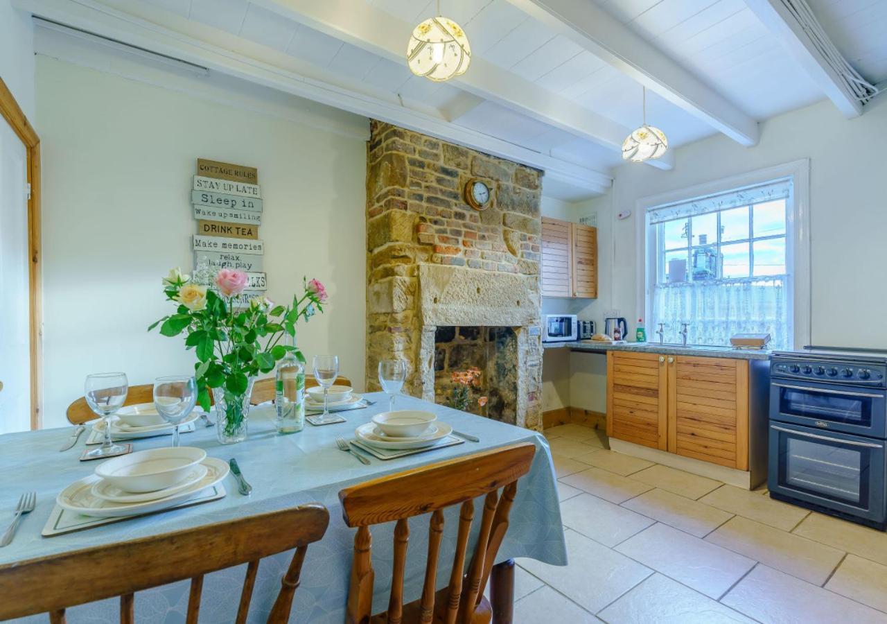 Alice Cottage โรบินฮูดส์เบย์ ภายนอก รูปภาพ